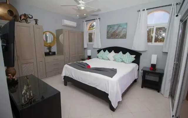 One of a Kind 6 Bedroom Luxury Villa