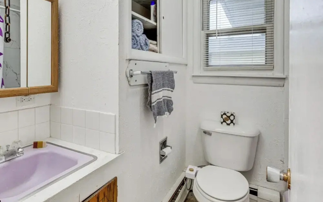 1 Mi to Downtown Bismarck! Residential Duplex