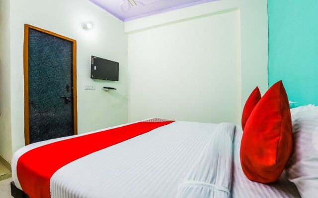 OYO 37728 Raghav Residency