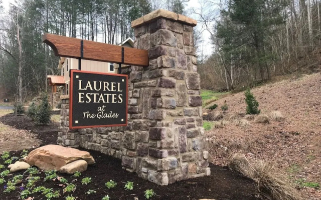 Firefly Nights 5 Bedrooms 5 Bathrooms Cabin