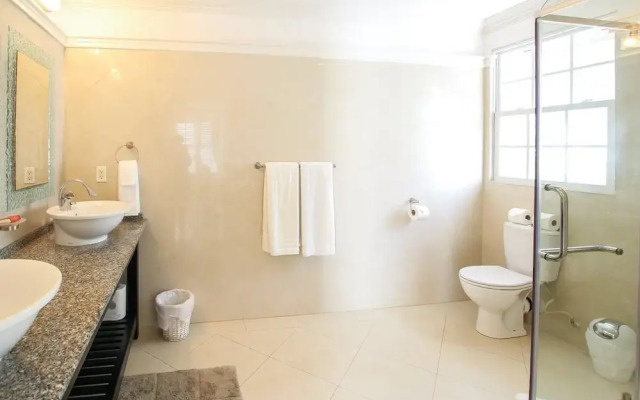 Large Townhouse with Plunge Pool, 3 mins from Beach - Turtle View 2 by BSL Rentals