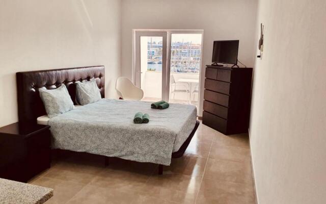 Central Lagos apt With Marina Views Near Beaches