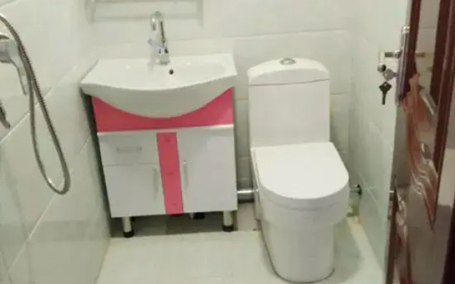 Arctic Village Extreme Farmhouse