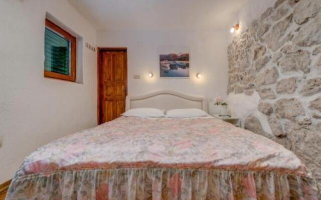 Guesthouse F