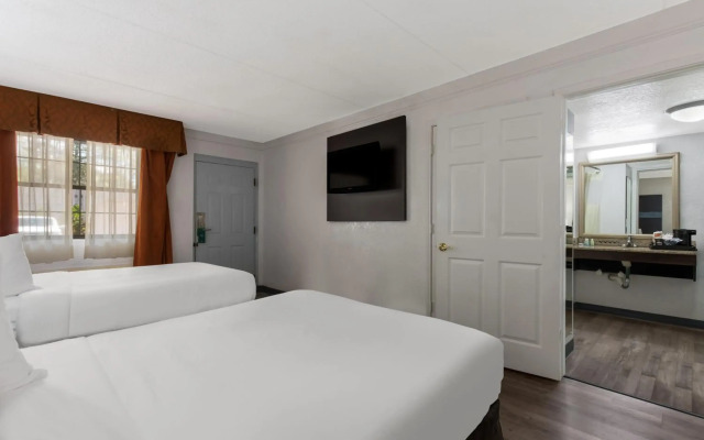 Quality Inn & Suites Airport