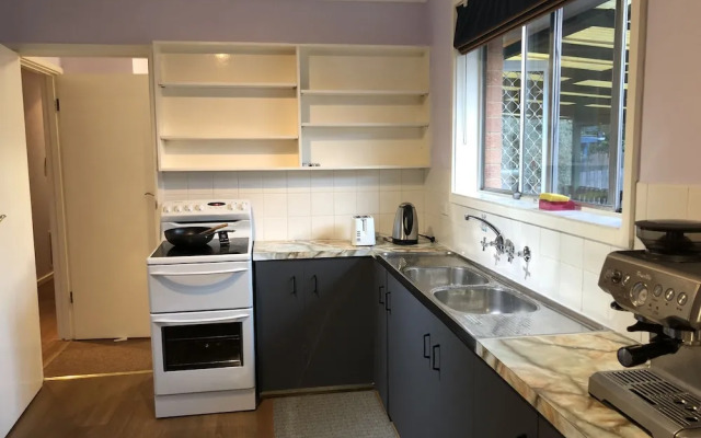 Canberra Entire House 3 Bedroom