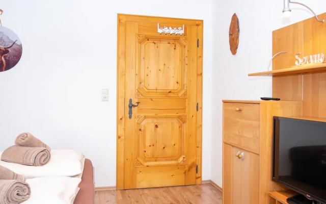 Holiday Flat with Pool Access