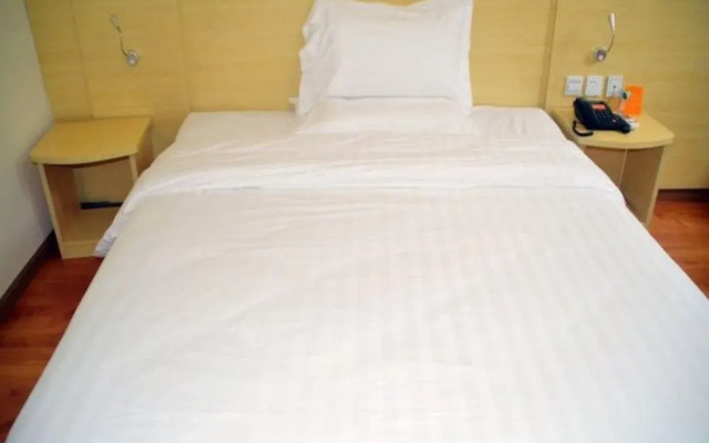 7Days Inn Hotel (Chengdu Wenjiang Yiteng Guanghua Park Subway Station)
