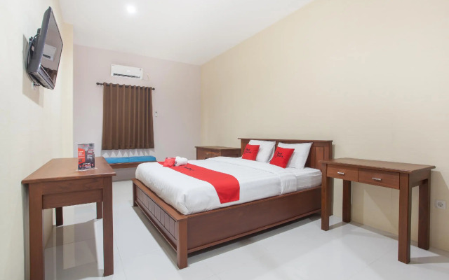 RedDoorz near Universitas Wijaya Kusuma 2