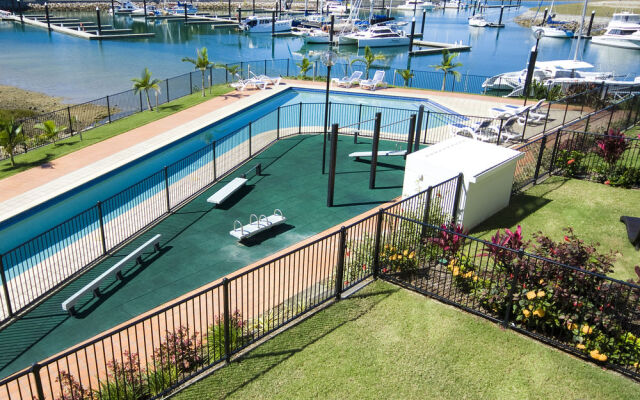 Beachside Magnetic Harbour