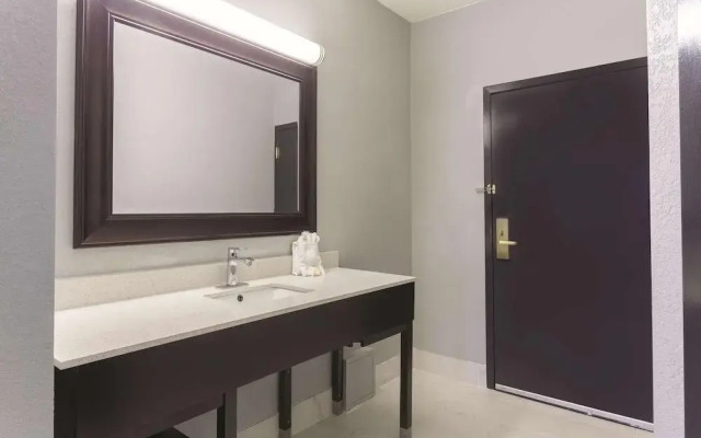 La Quinta Inn & Suites By Wyndham Knoxville East