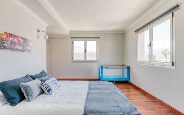 Spacious Apartment in Cruce de Arinaga With Terrace