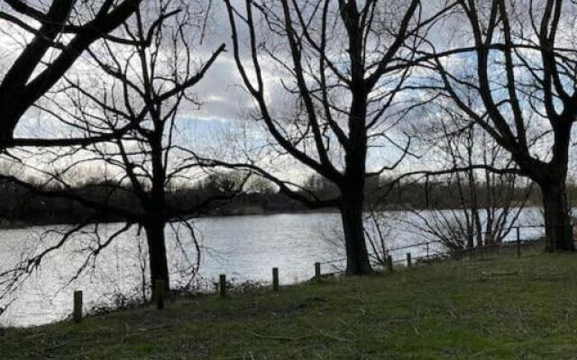 Lakeside view 2 bedroom house