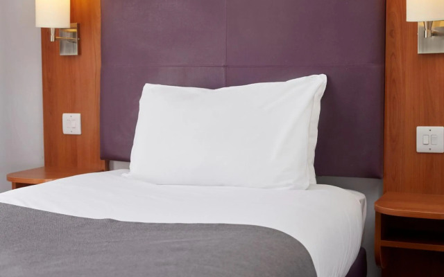 Premier Inn Basingstoke South