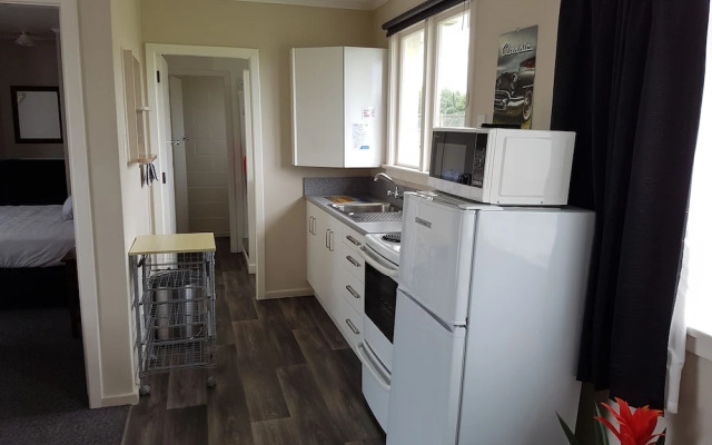 554 Moana Court Motel