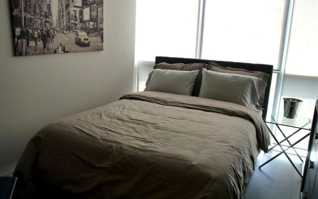 Stunning New Condo - Heart of King West