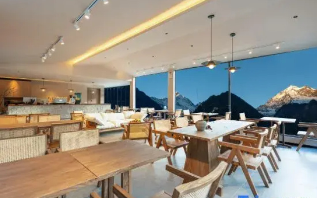 Yujian Mountain Snow Mountain Homestay