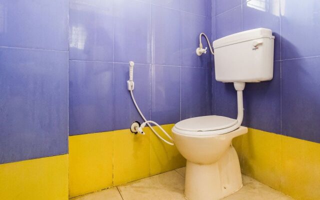 Spot on 49517 Hotel Hoysala Deluxe Lodging