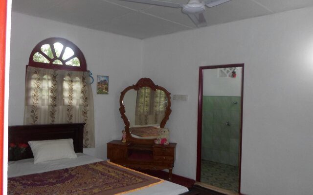 Raveena Home stay kumarakanda