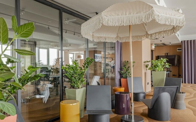 WorkNomads LAB Hotel-Coliving & Coworking