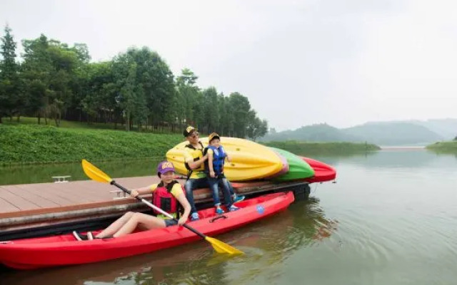 Midea Egret Lake Car Theme Hotel