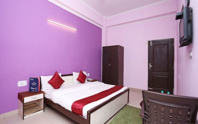 OYO 12784 Hotel Roomers