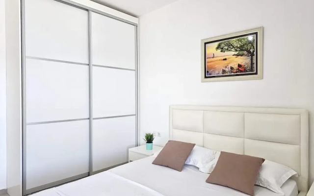 Panorama View Apartment In Saranda - 271