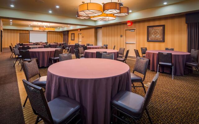 Best Western Plus Christopher Inn & Suites