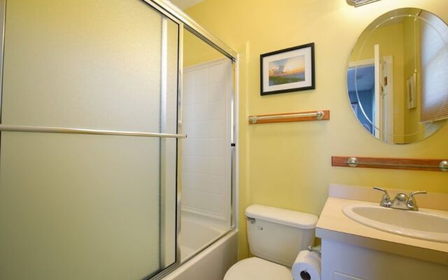 Windchimes 4 Bedroom Home by RedAwning