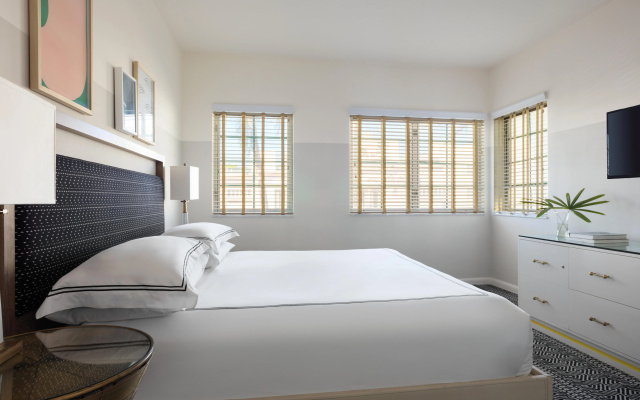 Kimpton Surfcomber Hotel by IHG