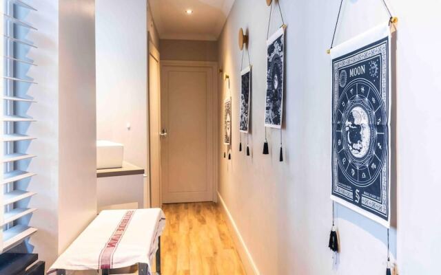 Modern Central 3-brs House With 3 Bths 2 Hottube