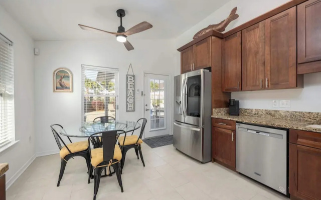 Golf Cart & Private Pool!