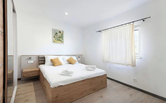 Villa Gariful - Sleeps 10 - Pool - Hottub - Petsok