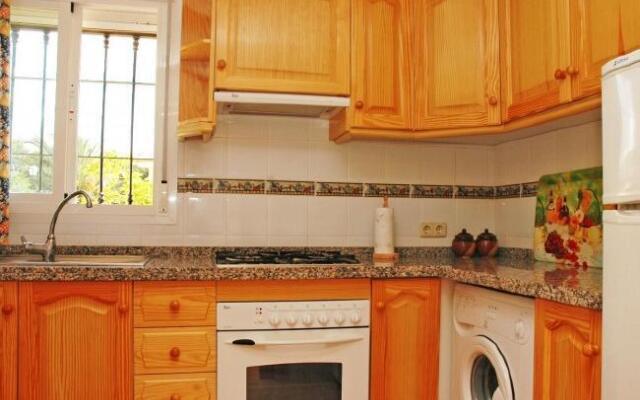 Bungalow with terrace, pool in Alicante