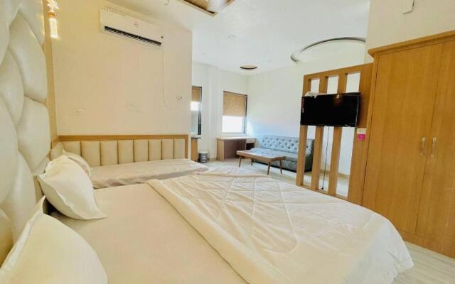 Hotel B P Emerald