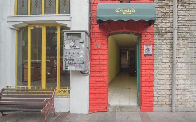 RedDoorz Hostel near Braga Citywalk