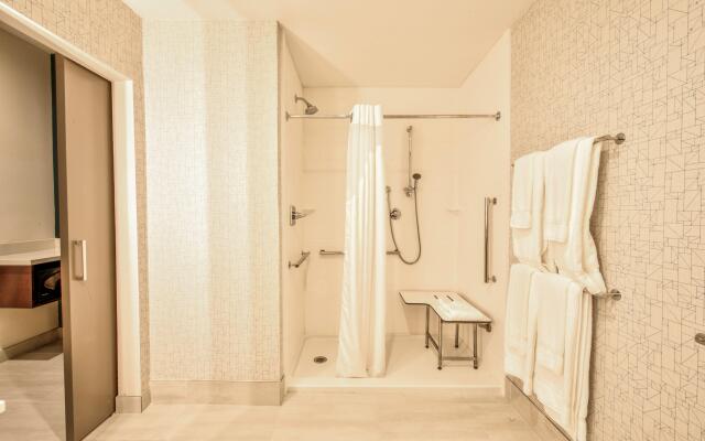 Holiday Inn Express & Suites Dallas NW - Farmers Branch by IHG