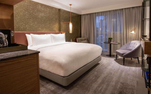 Lincoln Plaza London, Curio Collection by Hilton