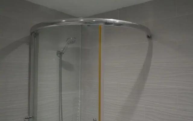 Harrow/sleeps10/privategarden/3br/freeparking/wifi