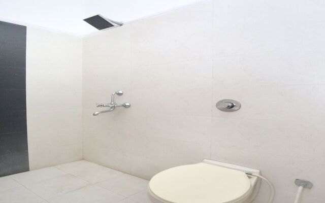 OYO 11844 Silver Star