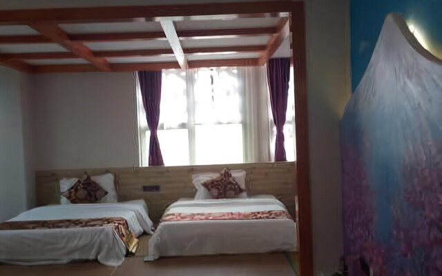 Window of World Theme Hotel