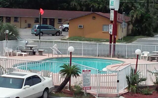 Summer Breeze Motel