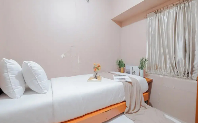 Modern 2BR Apartment for 4 Pax at Springlake Summarecon