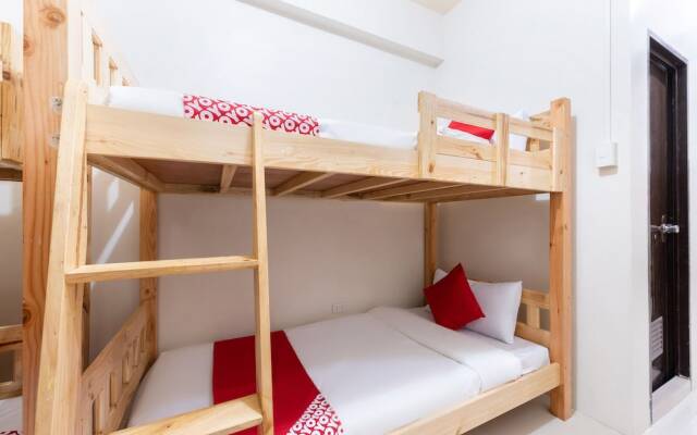 OYO 240 Country Artist Hotel