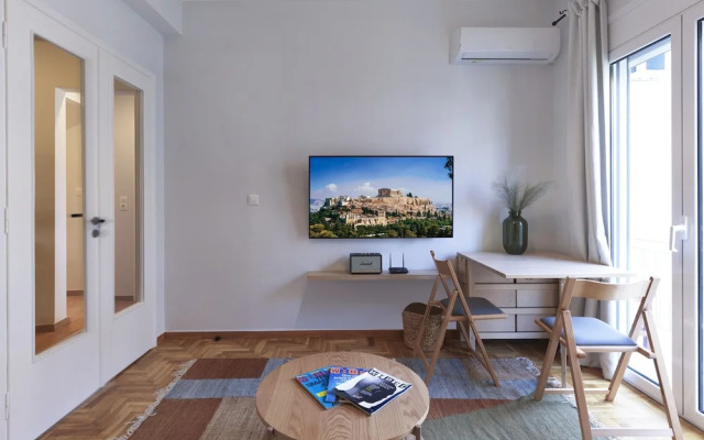 Fully Renovated Apartment in Kypseli