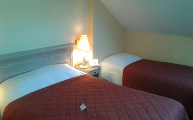 Brit Hotel Aux Sacres