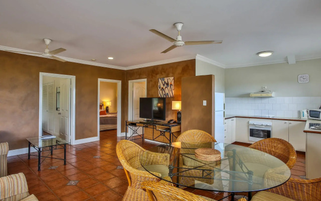 Moonlight Bay Suites