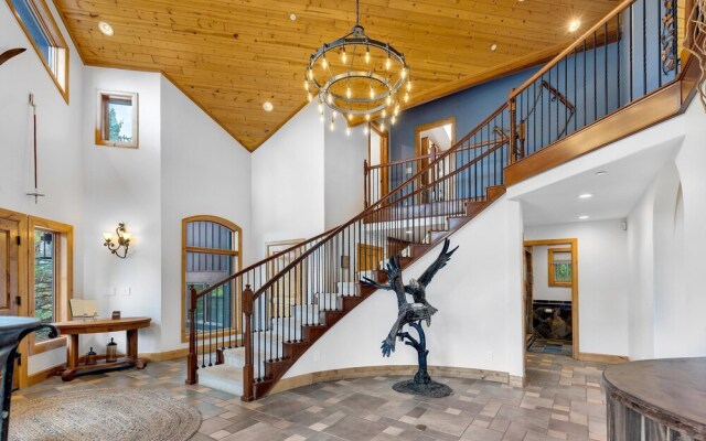 Majestic Lodge Retreat Amenities & Views