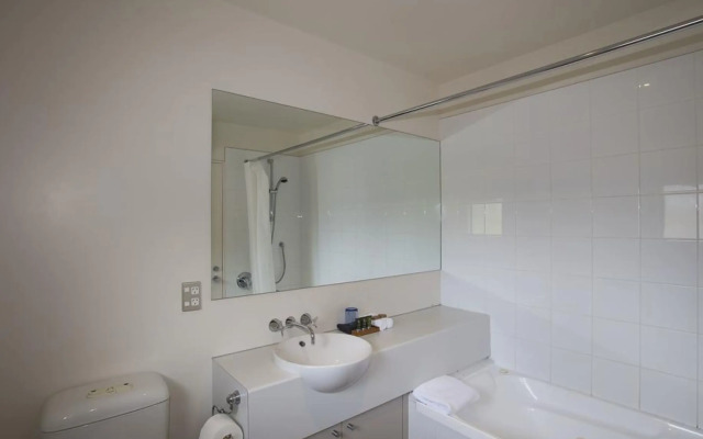 The Claremont Motels & Apartments