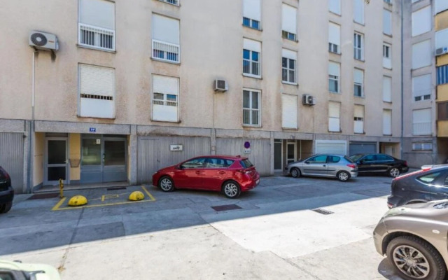 Stylish Two Bedroom Apartment Retreat With Balcony in Zadar
